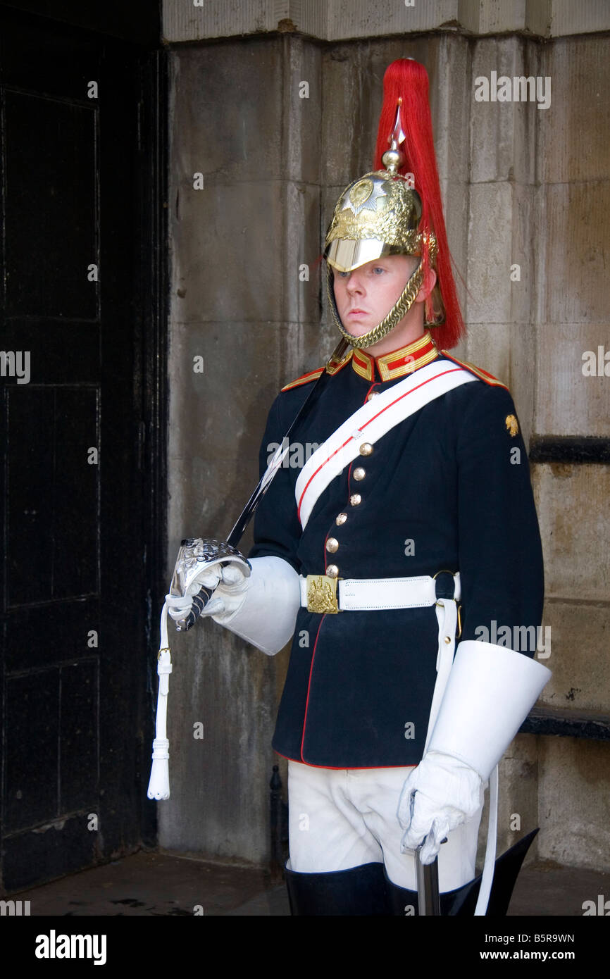 Soldat der Household Cavalry der britischen Armee bewacht die Horse Guards in London England Stockfoto