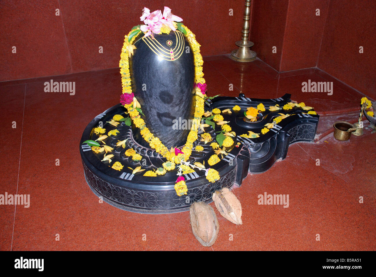 Nahaufnahme von Shiva Linga, Shiva-Tempel in der Nähe von Akluj, Maharashtra, Indien Stockfoto