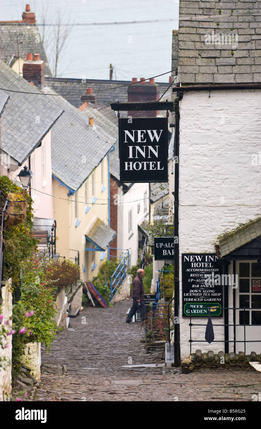 Zeigen Sie auf gepflasterten Straße in Richtung NEW INN HOTEL in der Küstenstadt Dorf von Clovelly North Devon England UK an Stockfoto