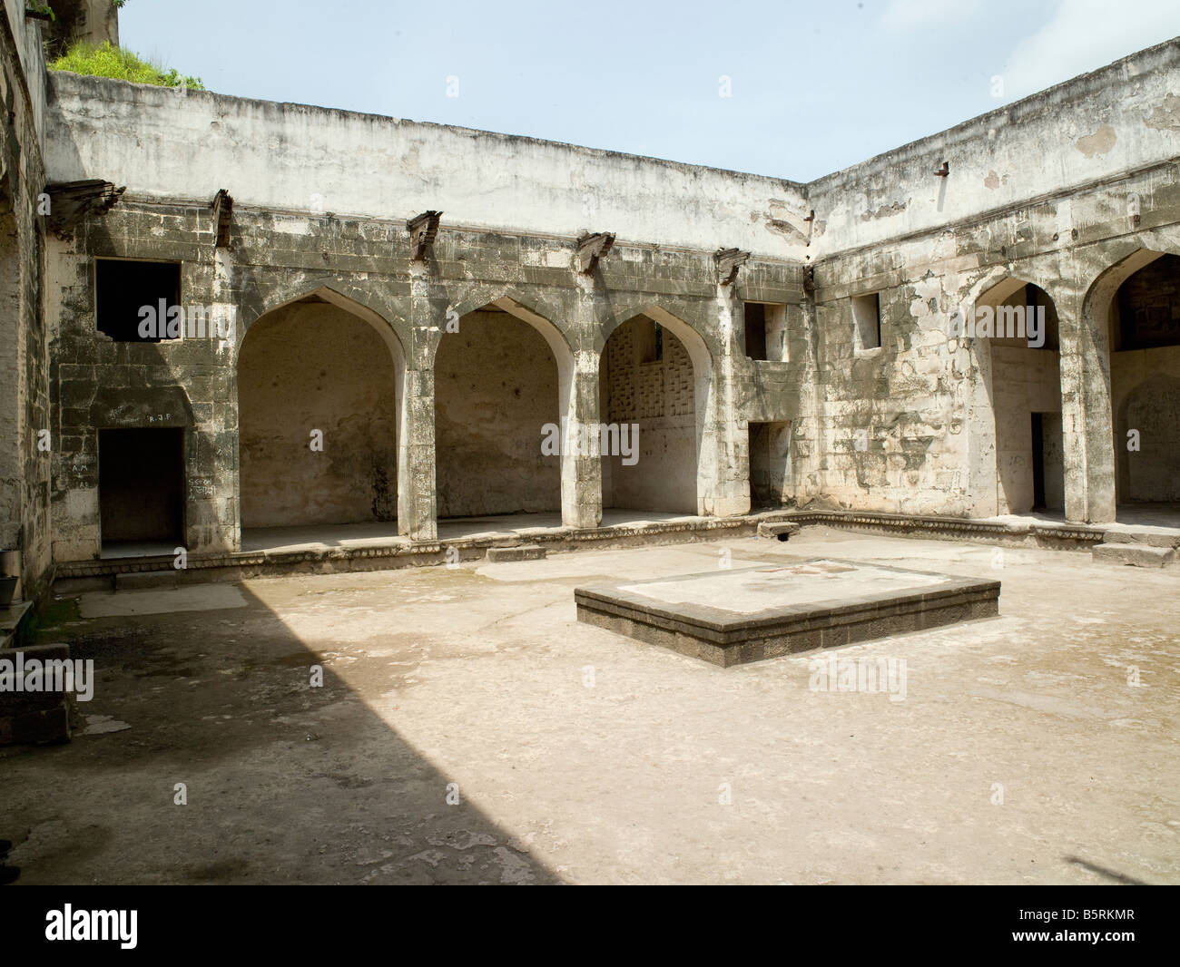 Pavillon-Hof Daulatabad Fort Indien Hilltop Baradari Mughal aus dem 17. Jahrhundert Stockfoto