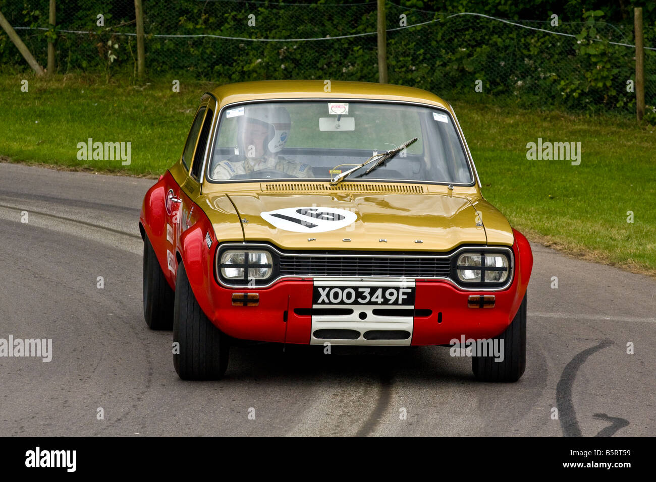 1968 Alan Mann Ford Escort Twin Cam mit Fahrer Sir John Whitmore beim Goodwood Festival of Speed, Sussex, UK. Stockfoto
