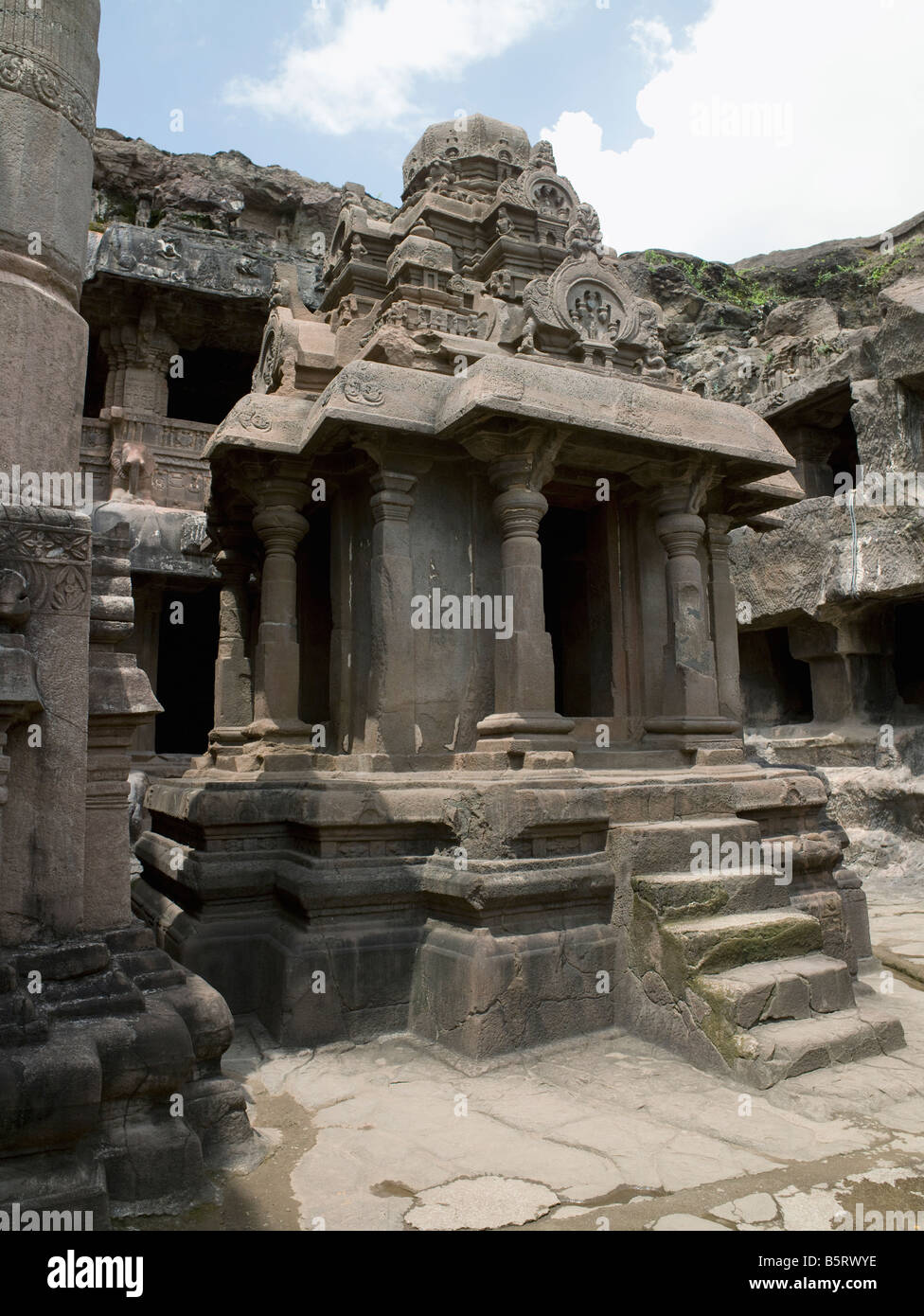 Kailasanatha-Tempel aus Basalt Monolith Ellora Höhlen Indien Pavillon geschnitzt Stockfoto