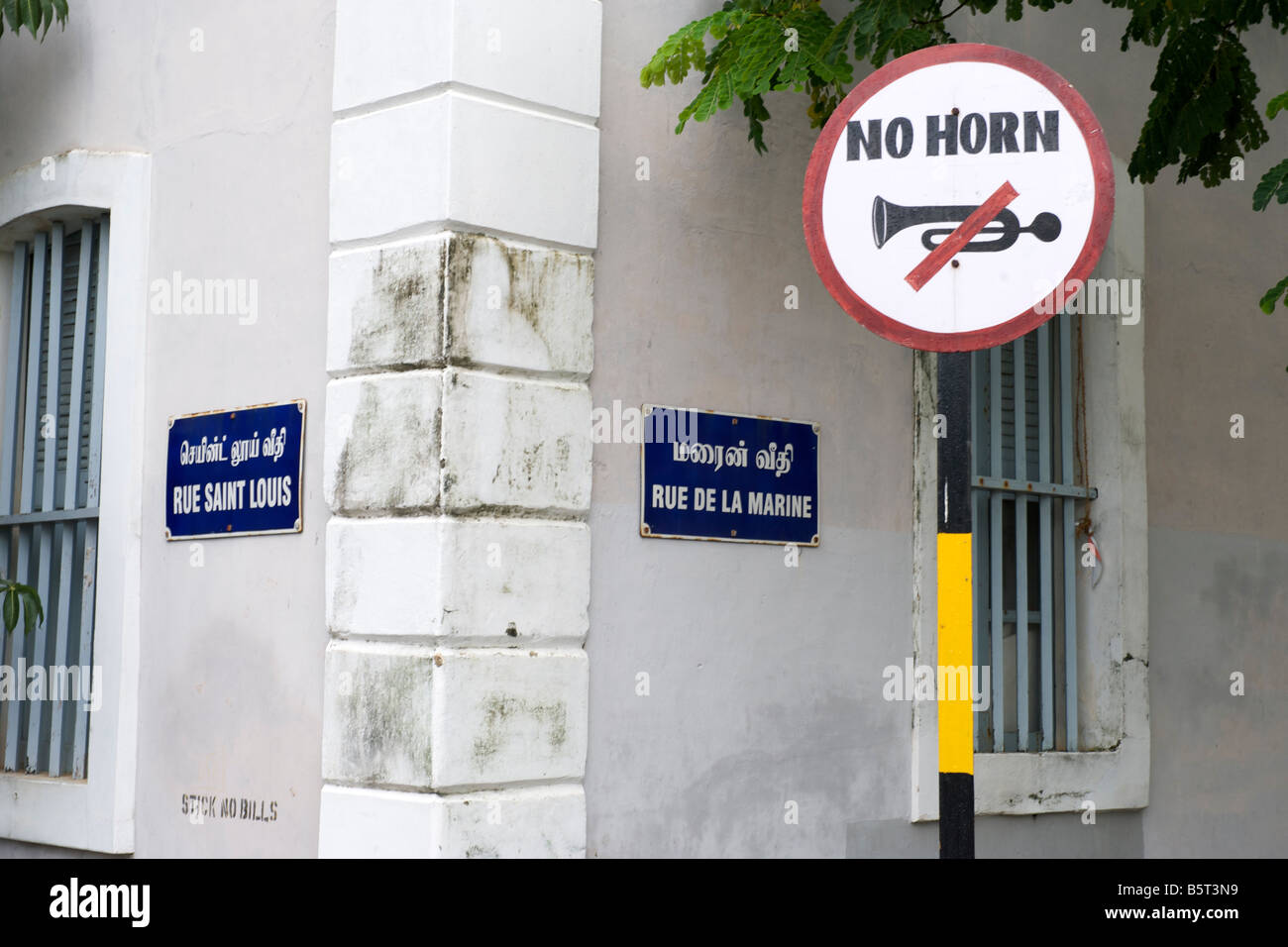 Straße Zeichen in Pondicherry, Indien. Stockfoto