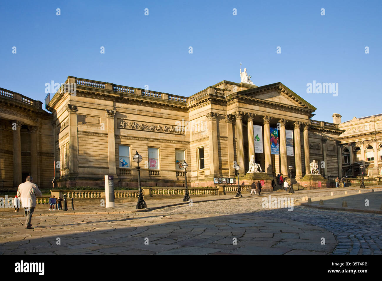 Walker Art Gallery außen im herbstlichen Sonnenschein Stadtzentrum von Liverpool Merseyside England UK United Kingdom GB Great Britain Stockfoto