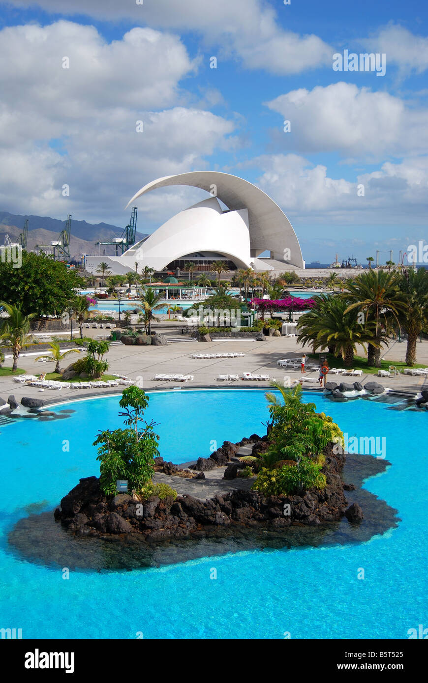 Parque Maritimo Lido und Auditoria de Tenerife, Avenida de la Constitucion, Santa Cruz de Tenerife, Teneriffa, Kanarische Inseln, Spanien Stockfoto