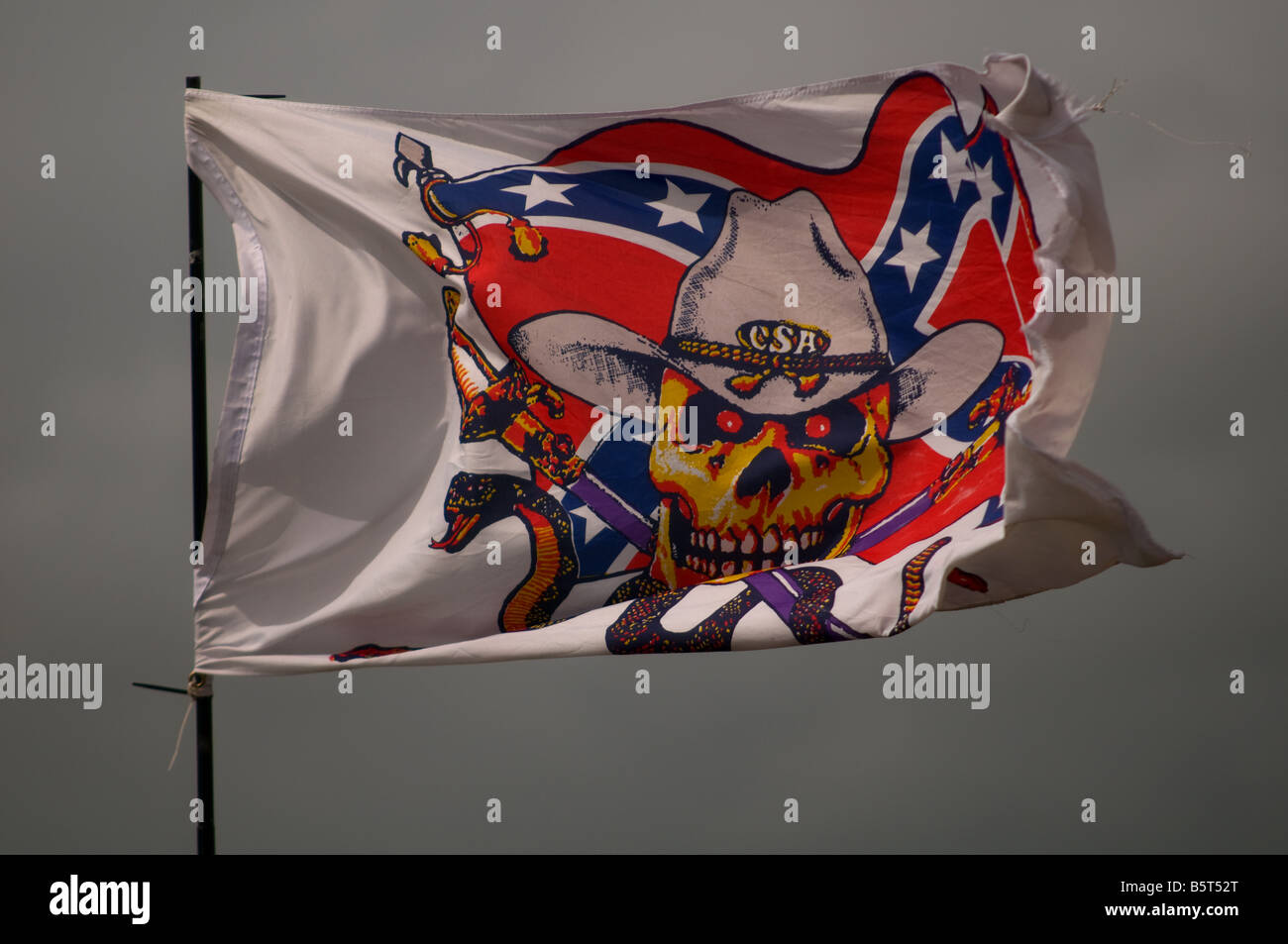 Eine bunte Flagge im wind Stockfoto