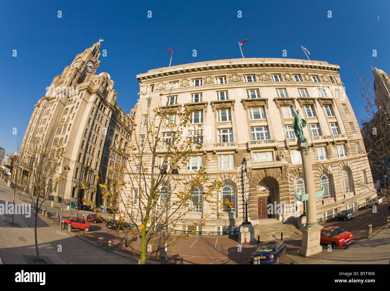 Hafen von Liverpool und Liver Building in Herbstsonne Liverpool Docks Merseyside England UK United Kingdom GB Großbritannien Br Stockfoto