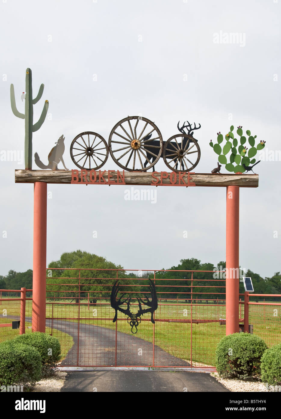 Dekorative Eingangstor Texas Crawford gebrochen sprach Ranch Stockfoto