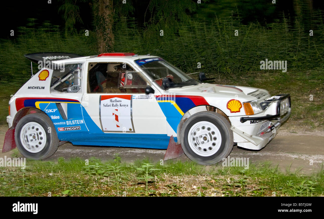 Peugeot 205 T16 E2 1986 mit Fahrer Enda Garvey beim Goodwood Festival of Speed, Sussex, UK. Stockfoto