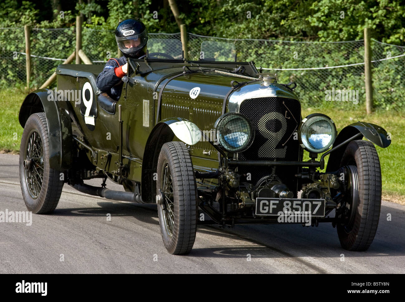 1930 Bentley Speed Six "Alte Nummer zwei" Le Mans Racer mit Fahrer Graham Moss beim Goodwood Festival of Speed, Sussex, UK. Stockfoto