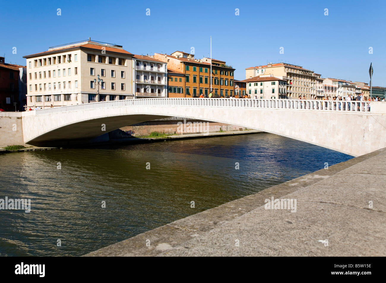 Brücke Ponte di Mezzo Pisa-Toskana-Italien Stockfoto