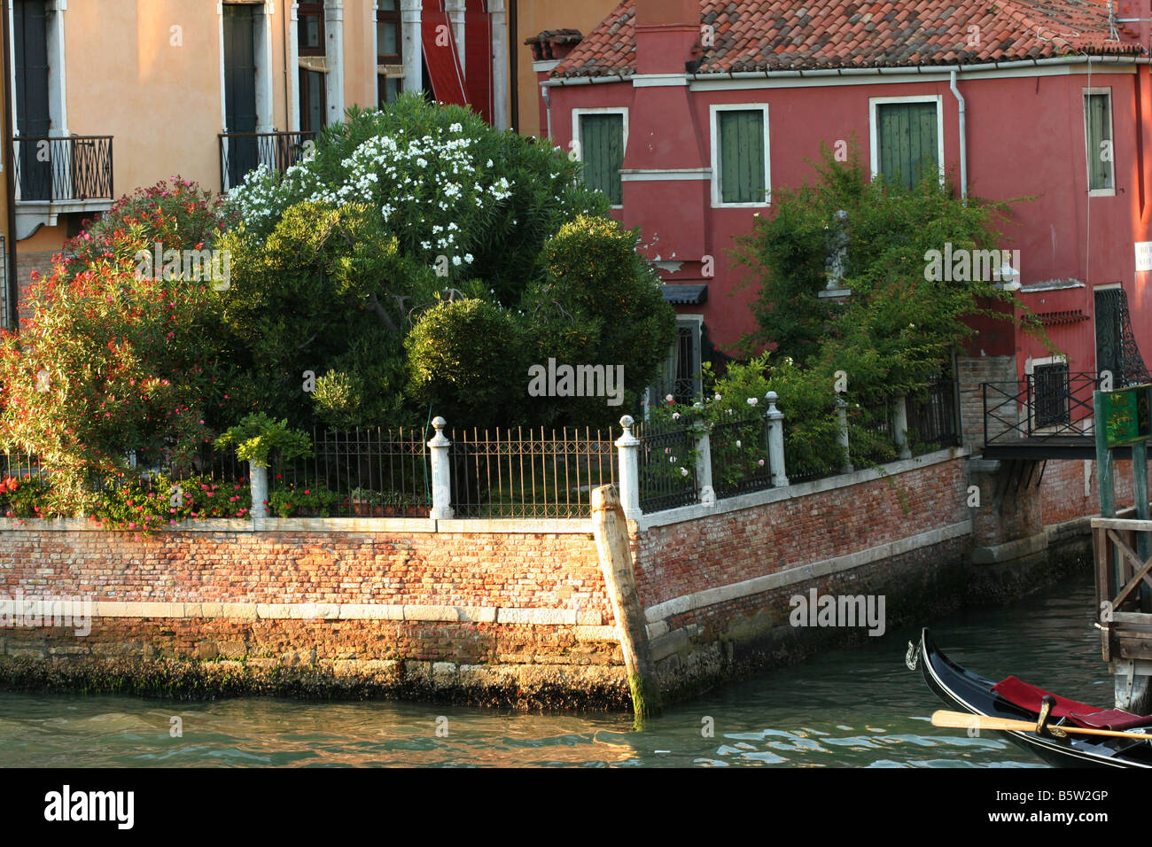 Privater Garten am Canal Grande Sestiere San Marco Venedig Veneto Italien Stockfoto