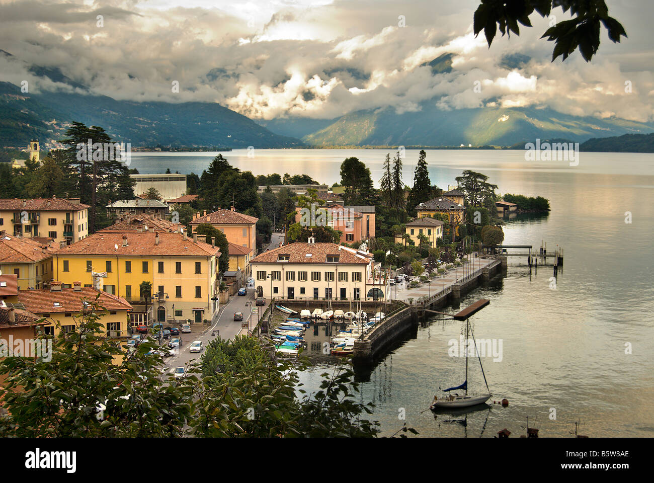 Das Dorf von Dongo am Ufer des Comer See, Lombardei, Italien. Stockfoto