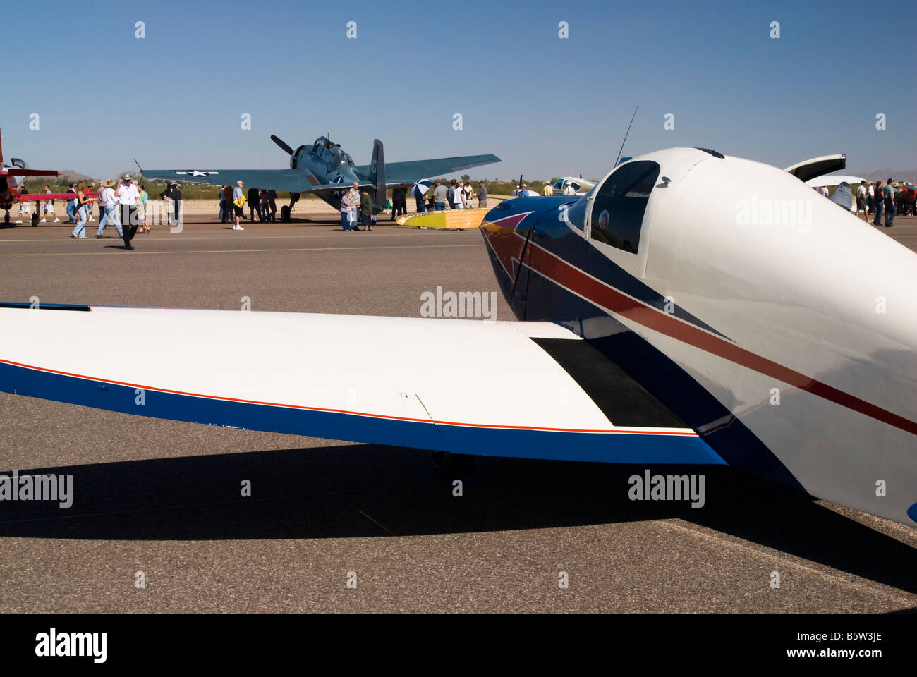 CulverFlugzeug mit TBM3 im Hintergrund die Copperstate fliegen in