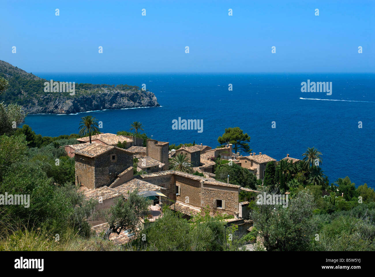 Finca mit Blick auf Meer in der Nähe von Deia, Mallorca, Balearen, Spanien Stockfoto