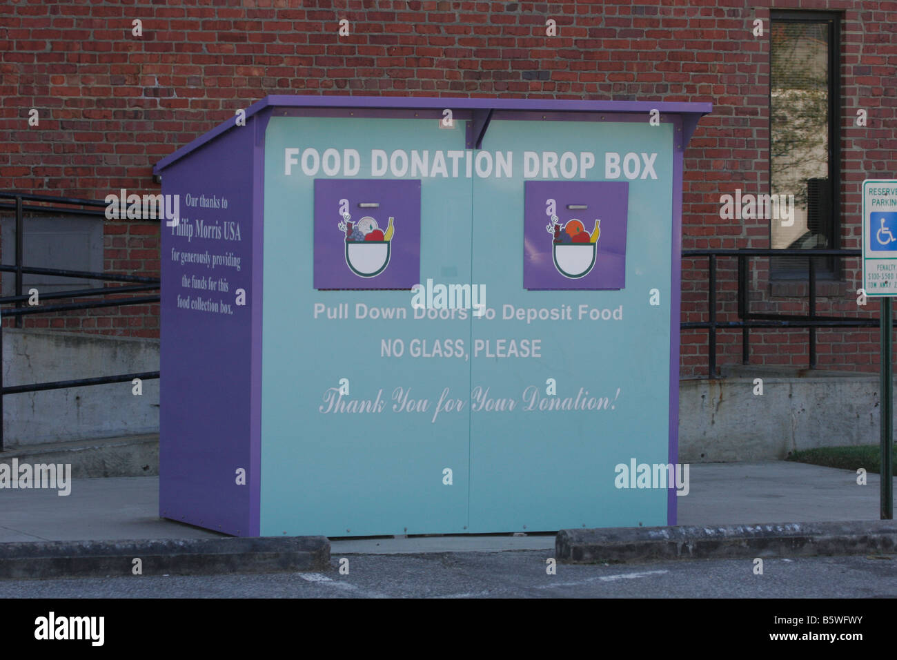 Zentralen Virginia Food Bank Nahrungsmittelbehälter Spende Stockfoto