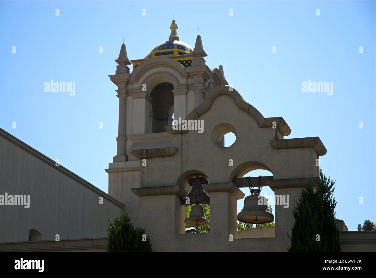 Glockentürmen entlang "El Prado" im Balboa Park in San Diego, Kalifornien, USA (horizontale Ausrichtung) Stockfoto