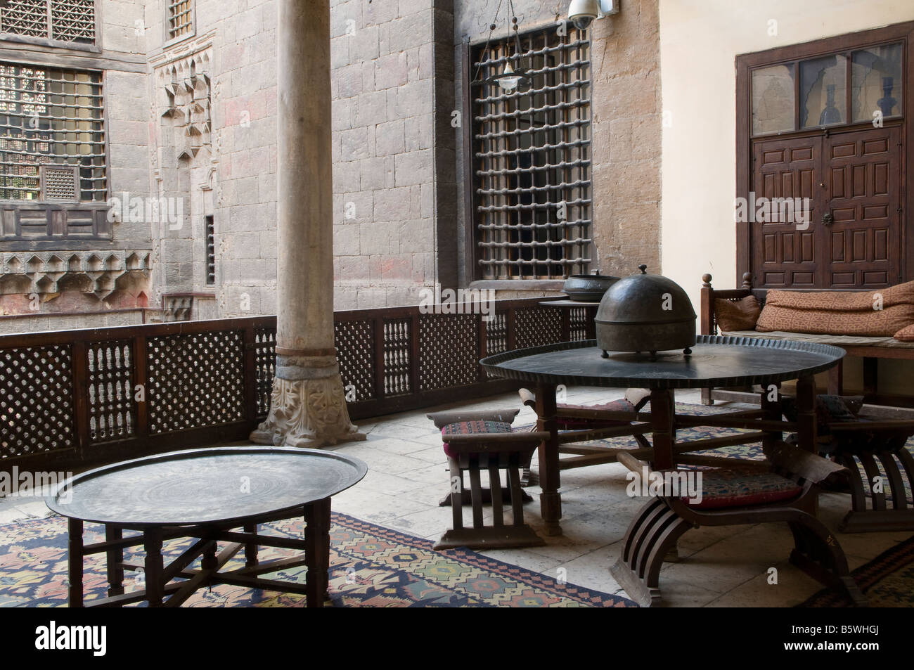 Möbel aus der Schah Abbas am Persischen Sommer Zimmer im Inneren Gayer Anderson Museum im alten Kairo Ägypten Stockfoto