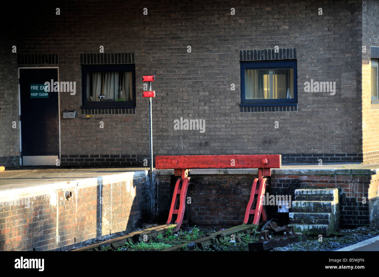 Rail Track Sackgasse Zeichen in Oxfrod Bahnhof Stockfoto