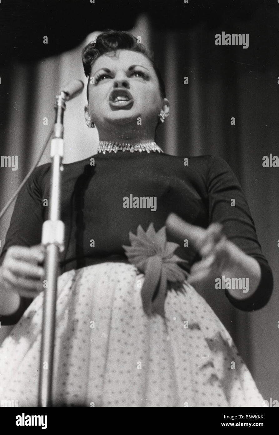 JUDY GARLAND US-Schauspielerin und Sängerin über 1963 Stockfoto