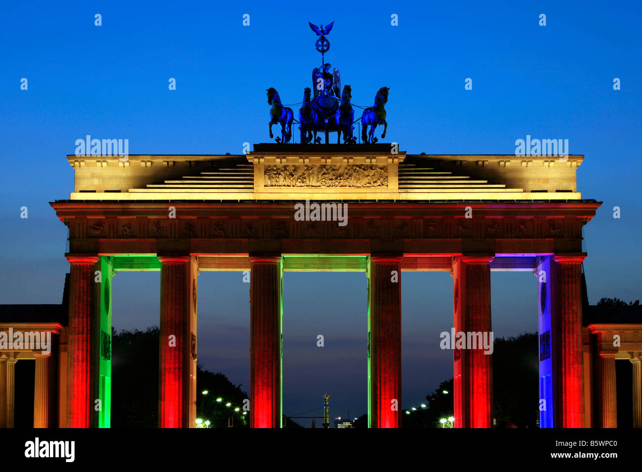 Das 18. Jahrhundert Brandenburger Tor (1781) Während des Festival of Lights in Berlin, Deutschland Stockfoto