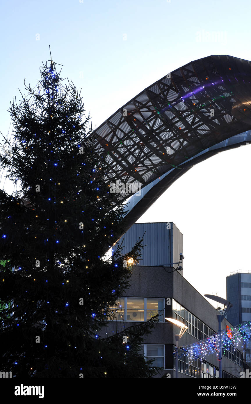 Schnitzen Sie Bogen und Weihnachtsbaum, Coventry, West Midlands, England, UK Stockfoto