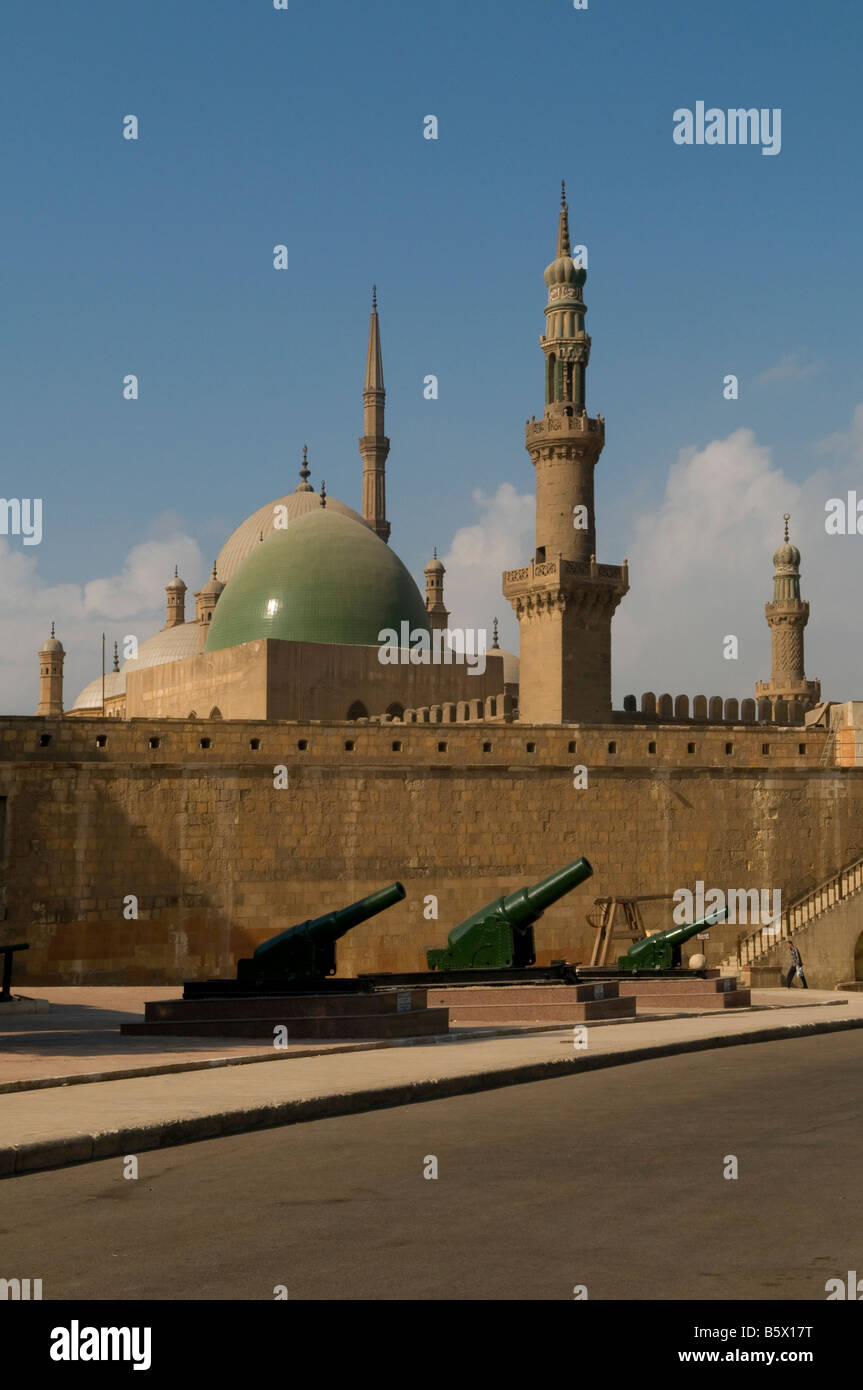 Kuppel und Minaretten von Sultan al-Nasir Muhammad ibn Qala'un Moschee Saladin oder Salaḥ ad-stammeskonföderation Zitadelle einen mittelalterlichen islamischen Festung in Kairo, Ägypten Stockfoto