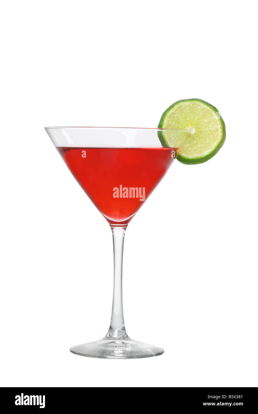 Cosmopolitan Cocktail mit Limetten-Ausschnitt isoliert auf weißem Hintergrund Stockfoto