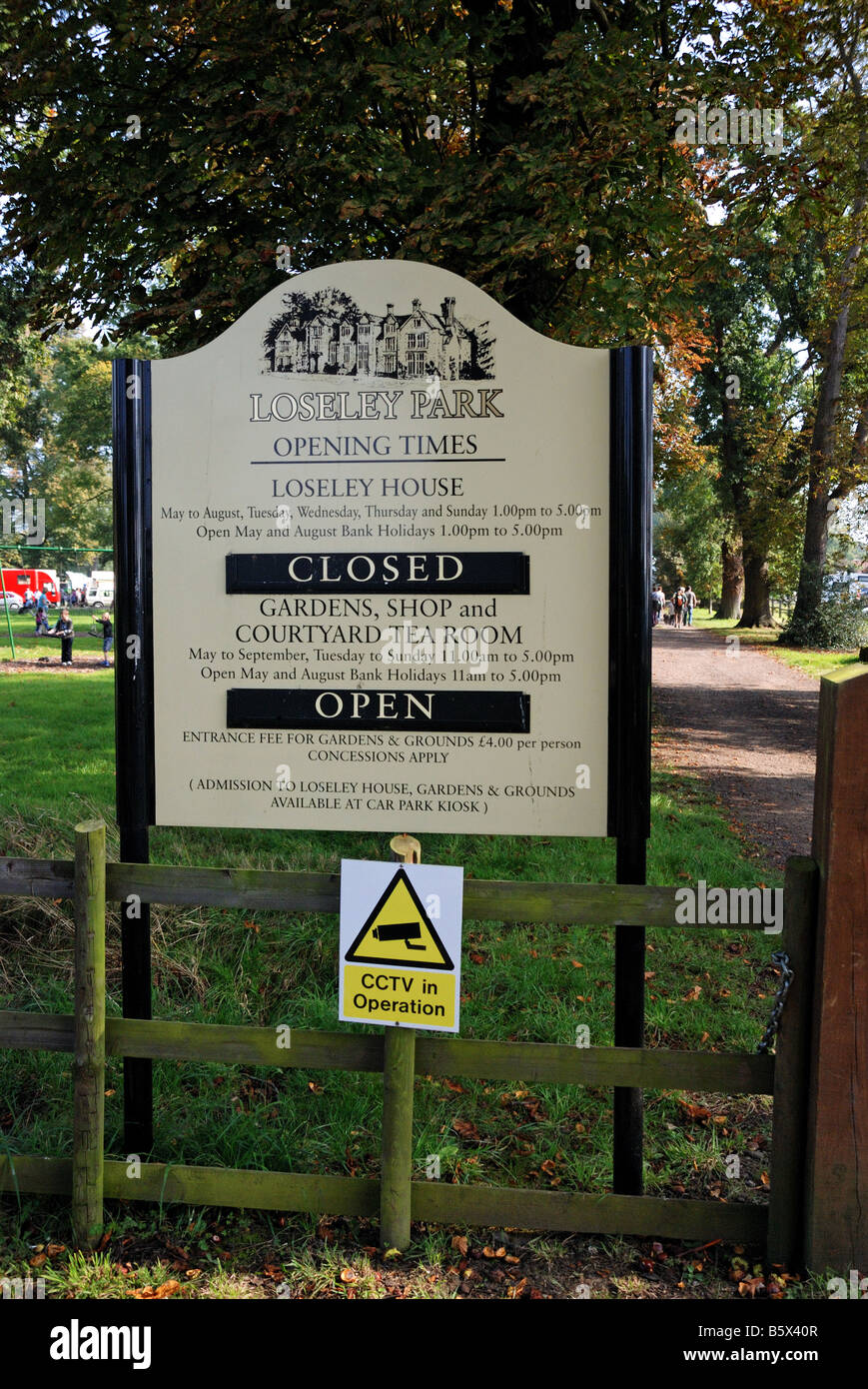 Aushängeschild für Loseley Park im Loseley Park Öffnungszeiten Eintritt und CCTV ist im Betrieb LOSELEY PARK gebaut im Jahre 1562 Stockfoto