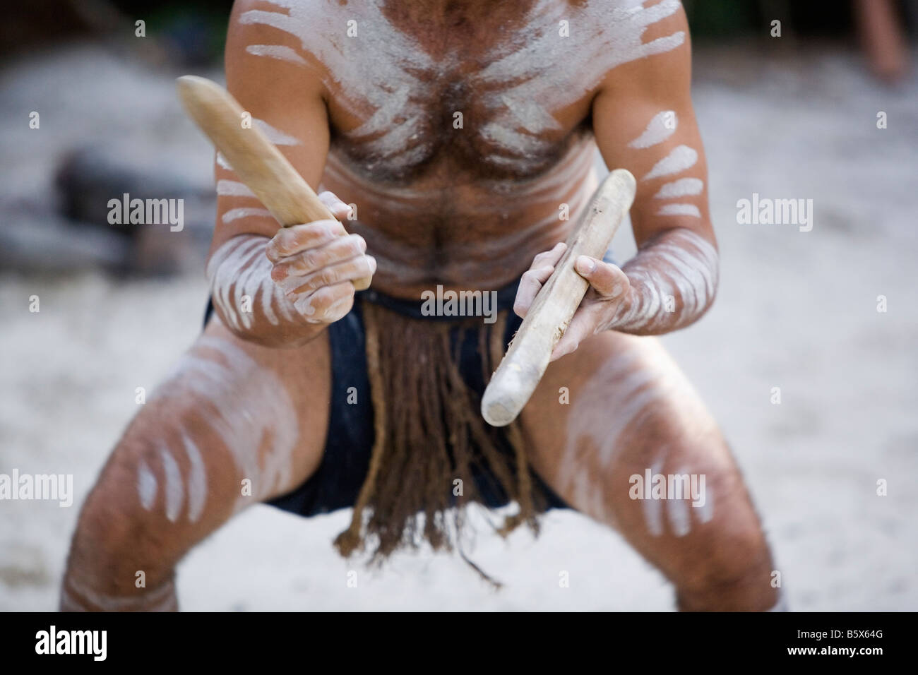 Nahaufnahme von australischen Aborigines mit Musik-sticks Stockfoto