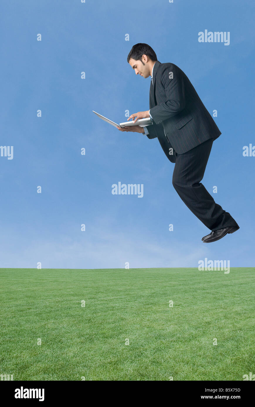 Geschäftsmann, arbeiten auf einem laptop Stockfoto