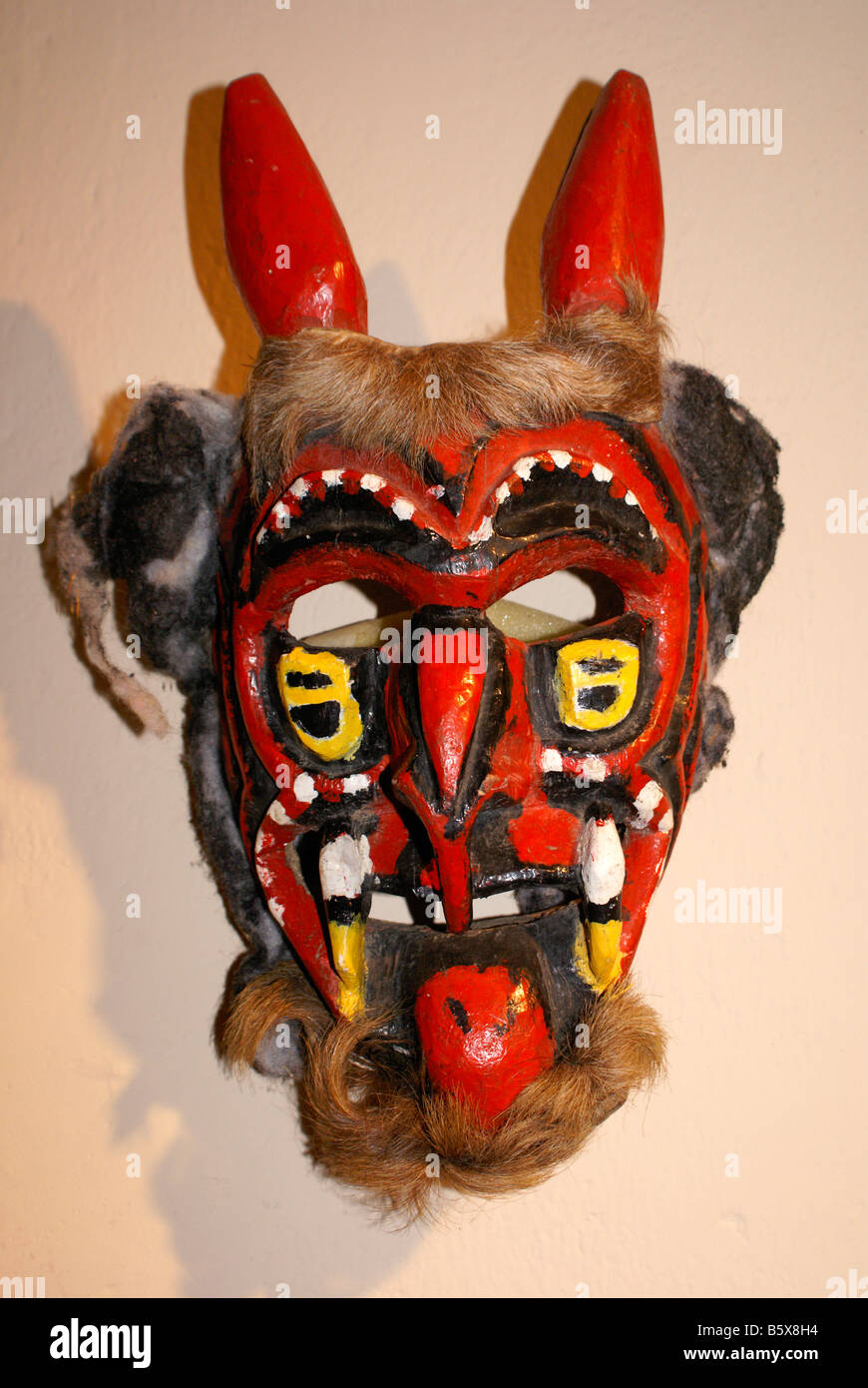 Zeremonielle Teufel Maske im Museo de Arte Popular oder Museum der Volkskunst in San Salvador, El Salvador Stockfoto