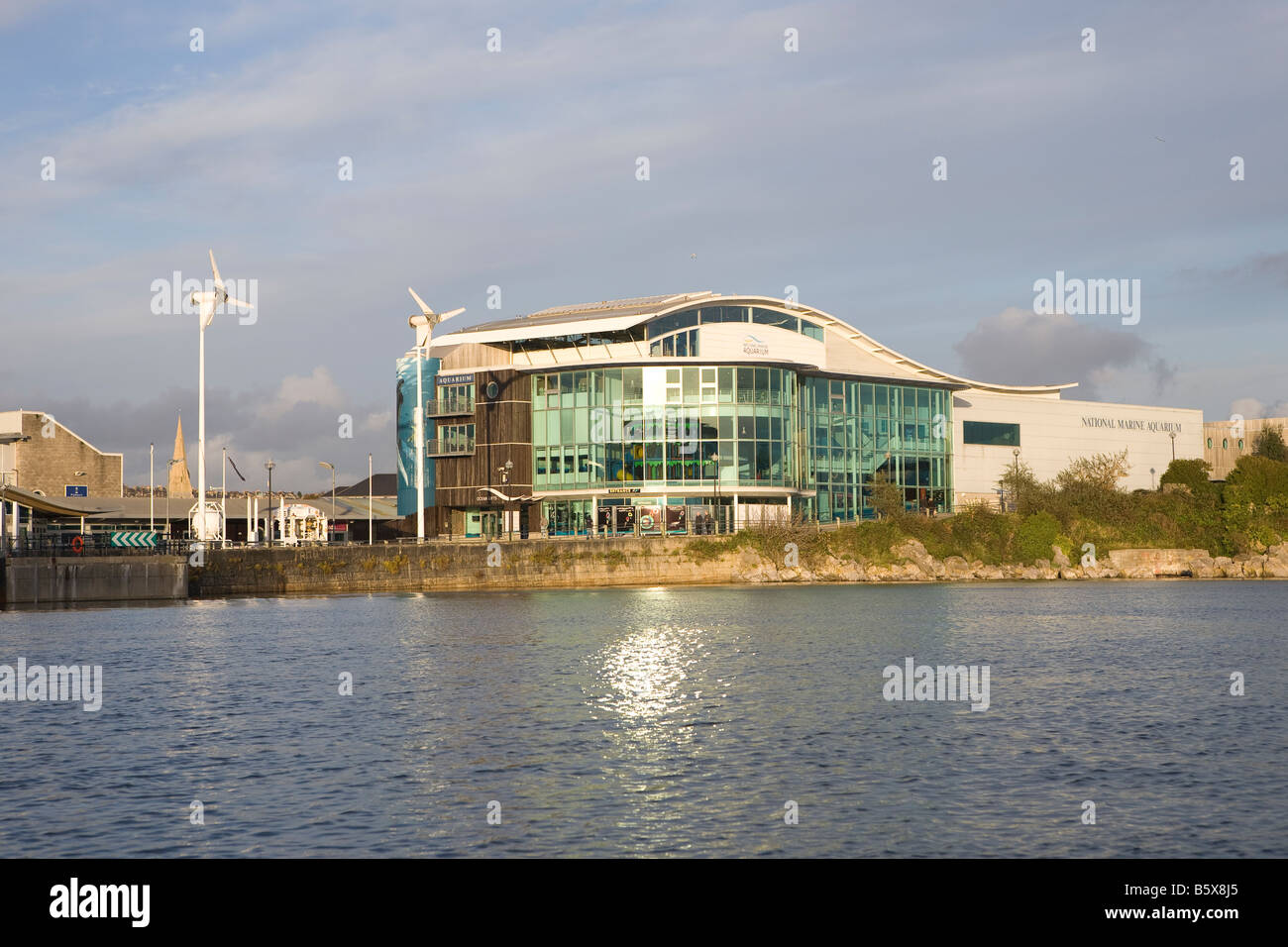 National marine Aquarium beleuchtet von Sonnenuntergang Plymouth. Devon-Südwesten Stockfoto