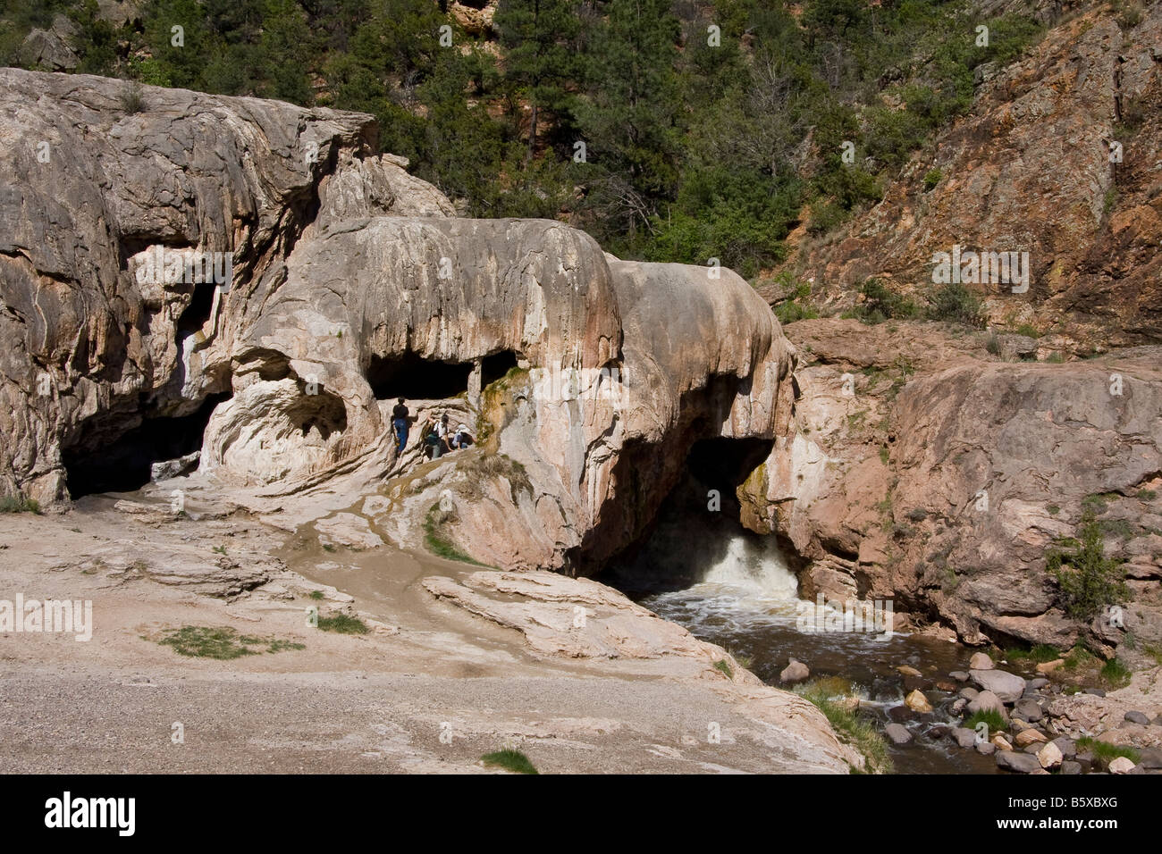 Soda-Staudamm am Fluss Jemez in New Mexico Stockfoto