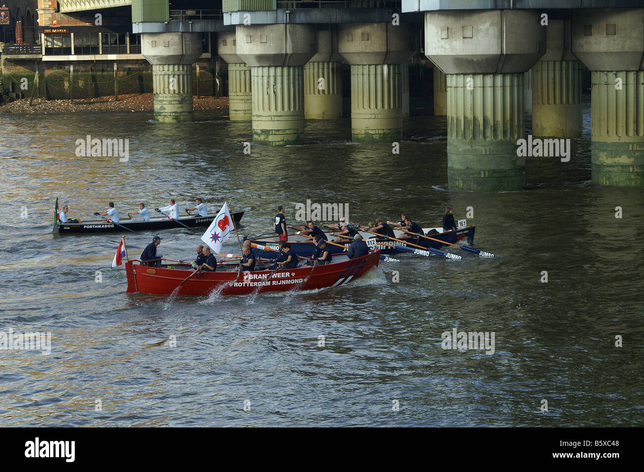 Great River Race, Thames Festival, von der ufernahen Stockfoto