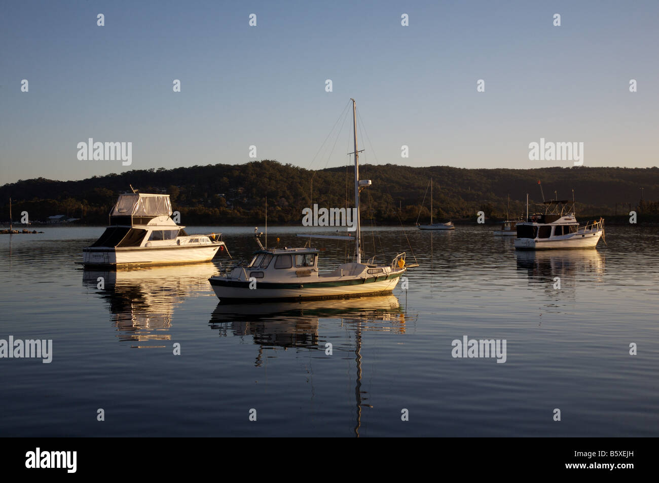 Boote auf dem Wasser Brisbane, Blick über die Bucht von Gosford, Tascot, New South Wales Australien Stockfoto