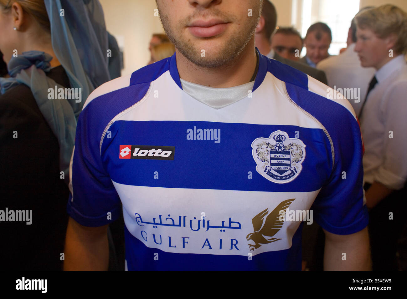 Die neue QPR-Streifen ist auf einem Presse-Coference im Zentrum von London vorgestellt Stockfoto