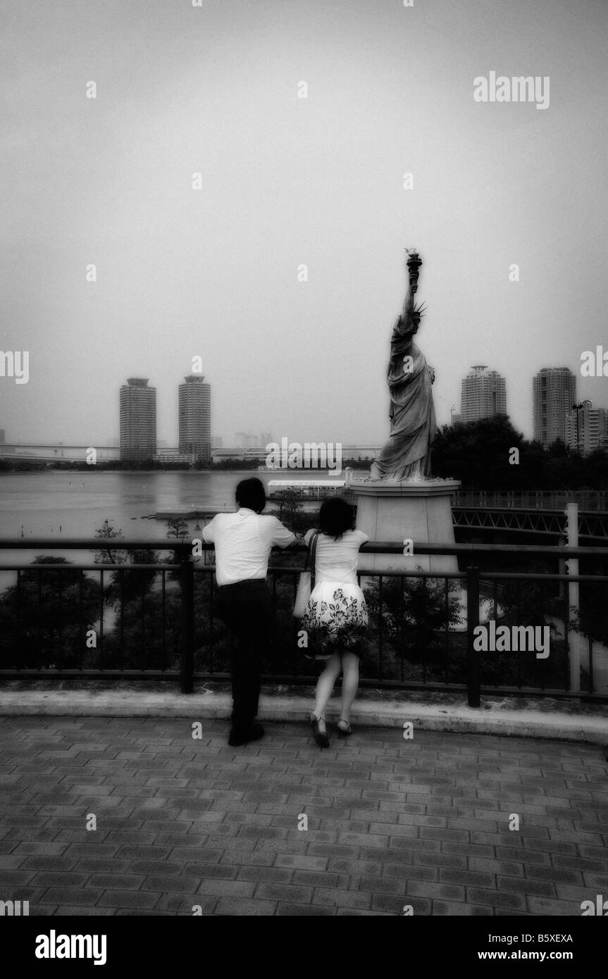Freiheitsstatue Liberty Replik (errichtet im Jahr 2000). Insel Odaiba. Bucht von Tokio. Japan. Stockfoto