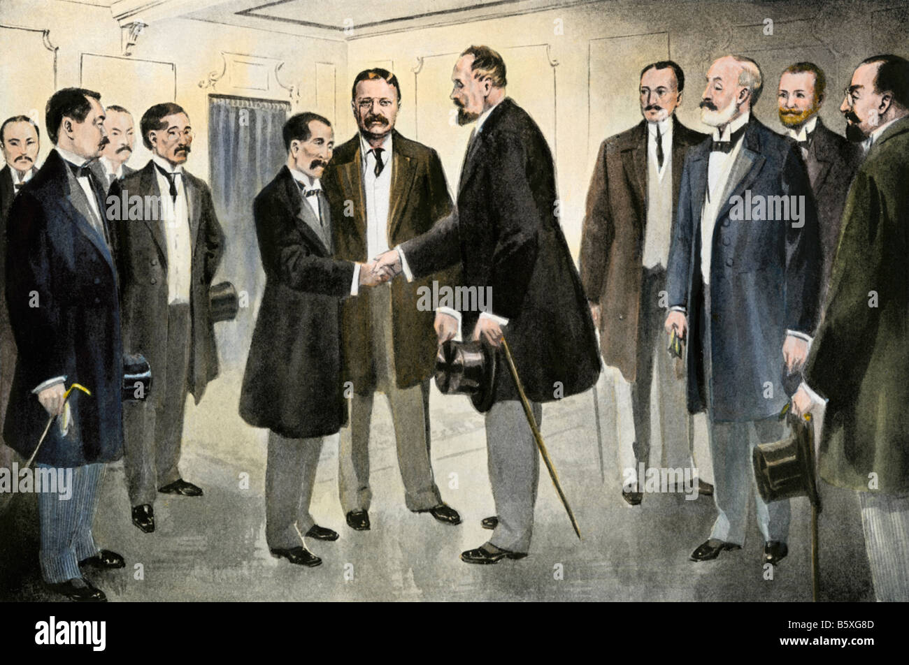 Präsident Theodore Roosevelt, den Vorsitz über den Vertrag von Portsmouth des Russisch-Japanischen Krieges 1905 endet. Handcolorierte halftone einer Abbildung Stockfoto