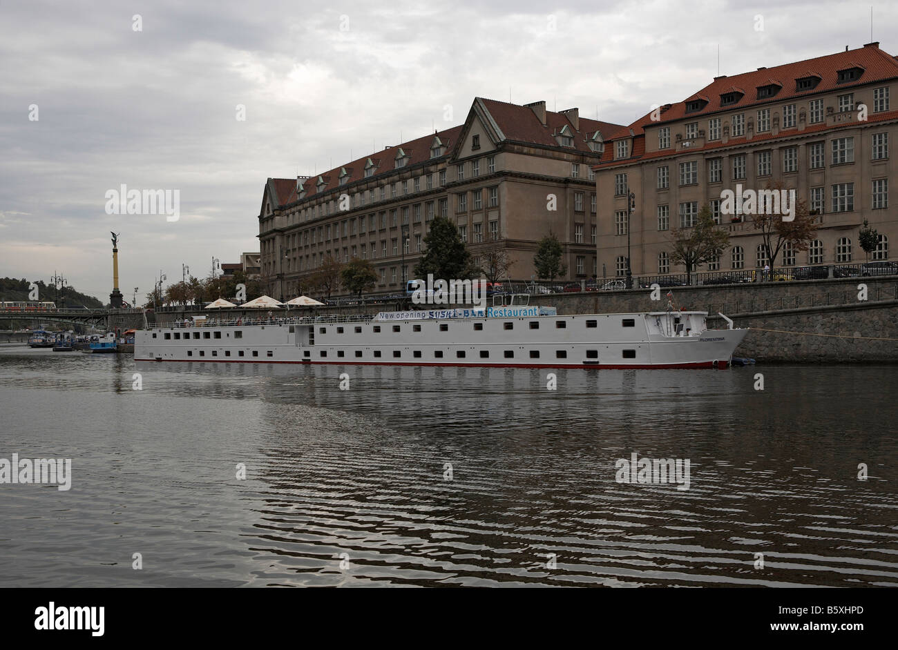 Prag, die schwimmende bar Restaurant auf dem Fluss Vltava Stockfoto
