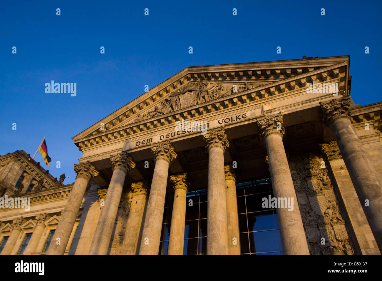 Reichstag Säulen am Eingang im Freien Berlin Deutschland Stockfoto