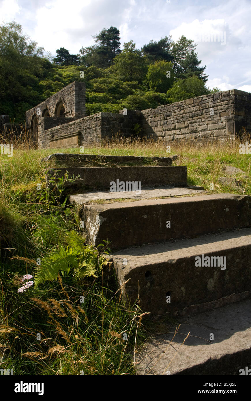 Die Ruinen der Errwood Hall in Derbyshire, England. Die Halle wurde in den 1830ern von Grimshaw Familie gebaut. Stockfoto