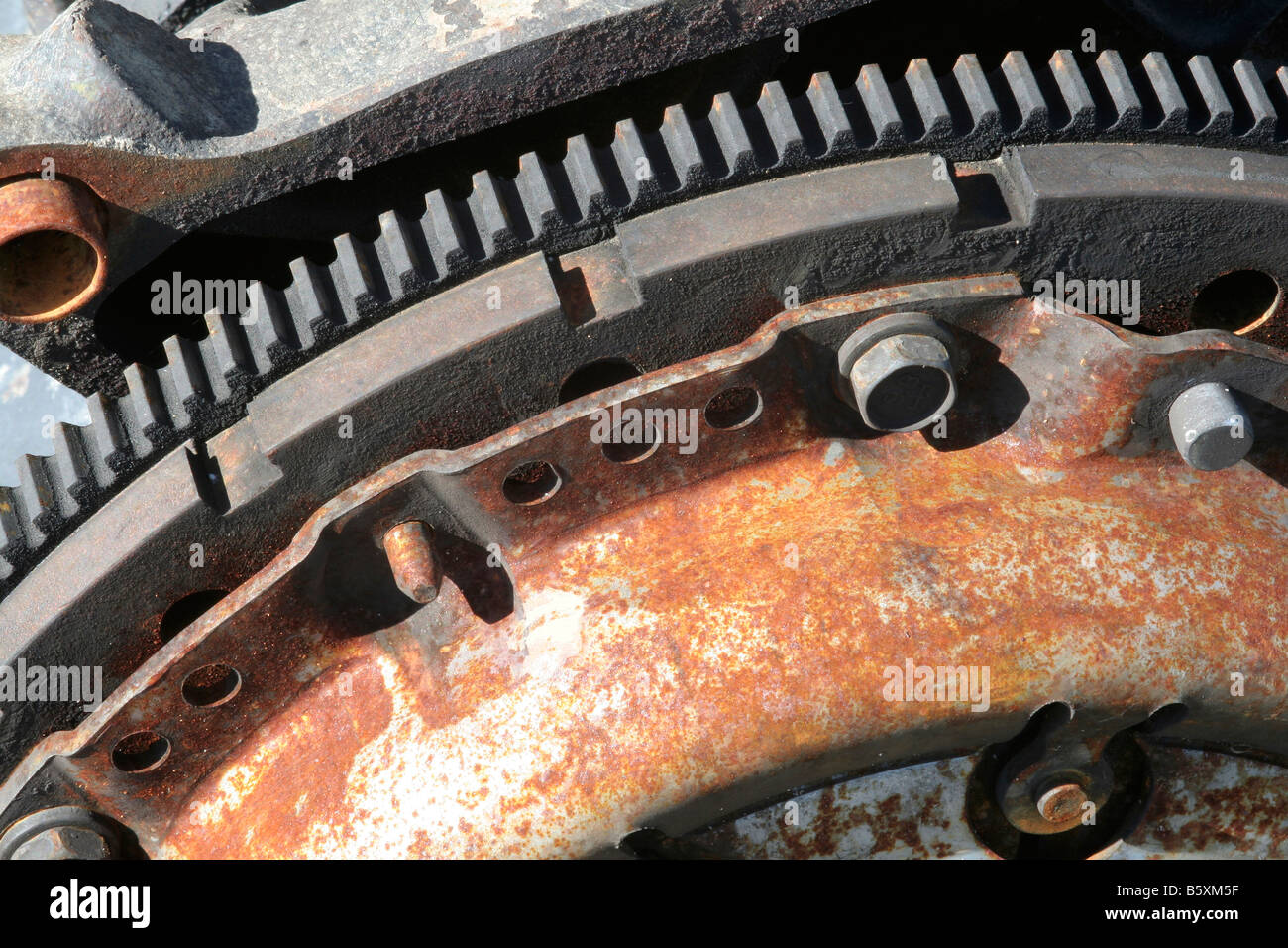 Schwungrad und Starter Ring Zahnrad Motorenmontage aus dem Dienst entfernt Stockfoto