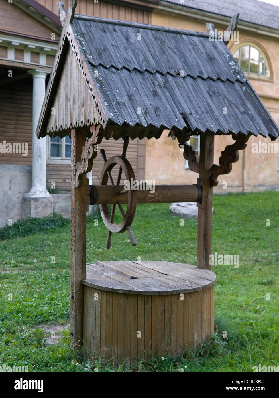 auch für Trinkwasser auf dem Hof eines Anwesens in Veliuona Litauen Baltische Staaten Stockfoto