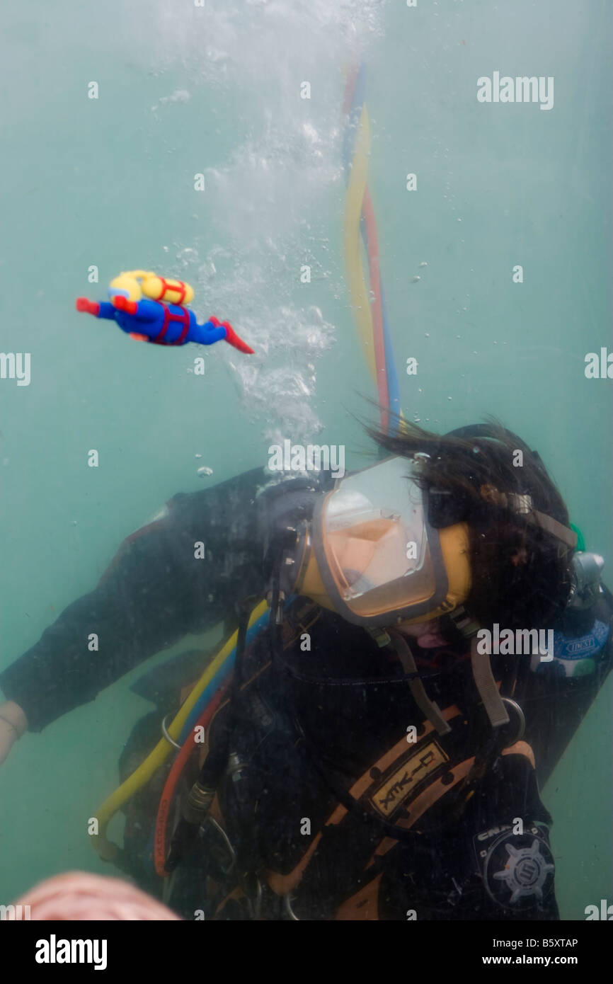 Eine versunkene Royal Navy Taucher mit Spielzeug Stockfoto