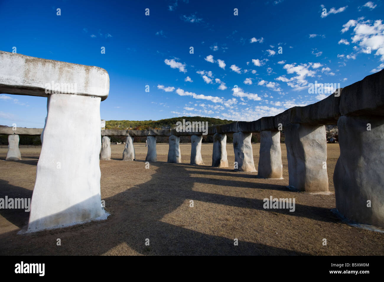 Weitwinkeleinstellung von Stonehenge II in Texas Hill Country Stockfoto