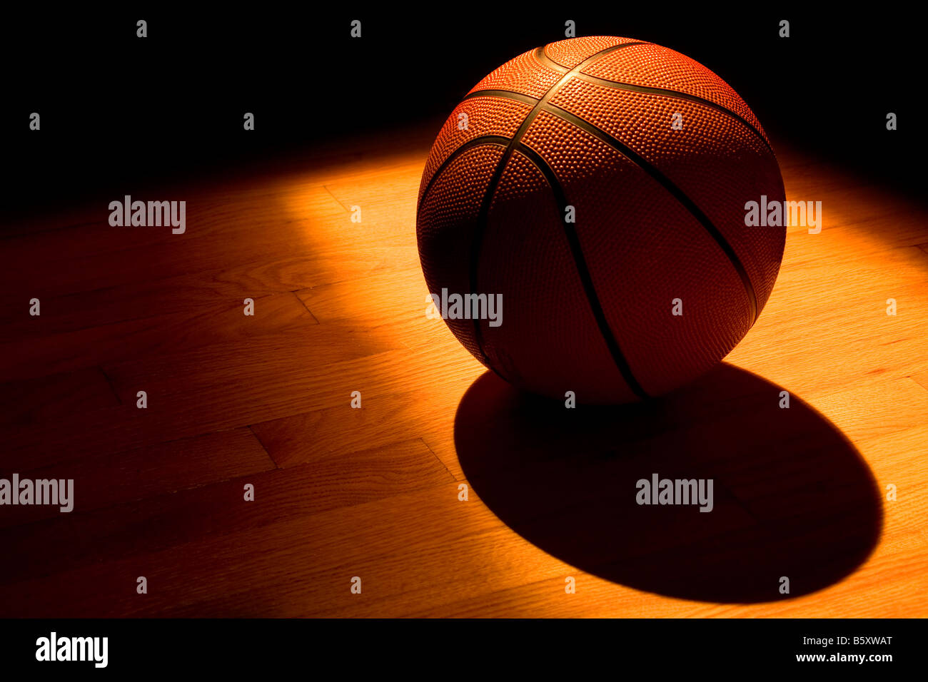 Links nach einer Partie Basketball Stockfoto