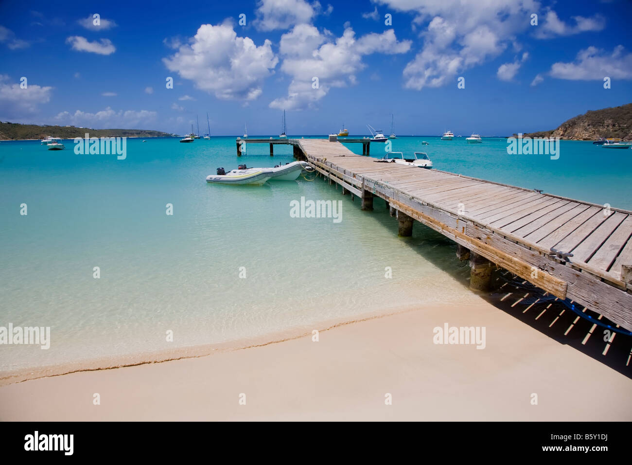 Öffentliche Dock Road Bay in Sandy Ground-Bereich auf der karibischen Insel Anguilla in den British West Indies Stockfoto