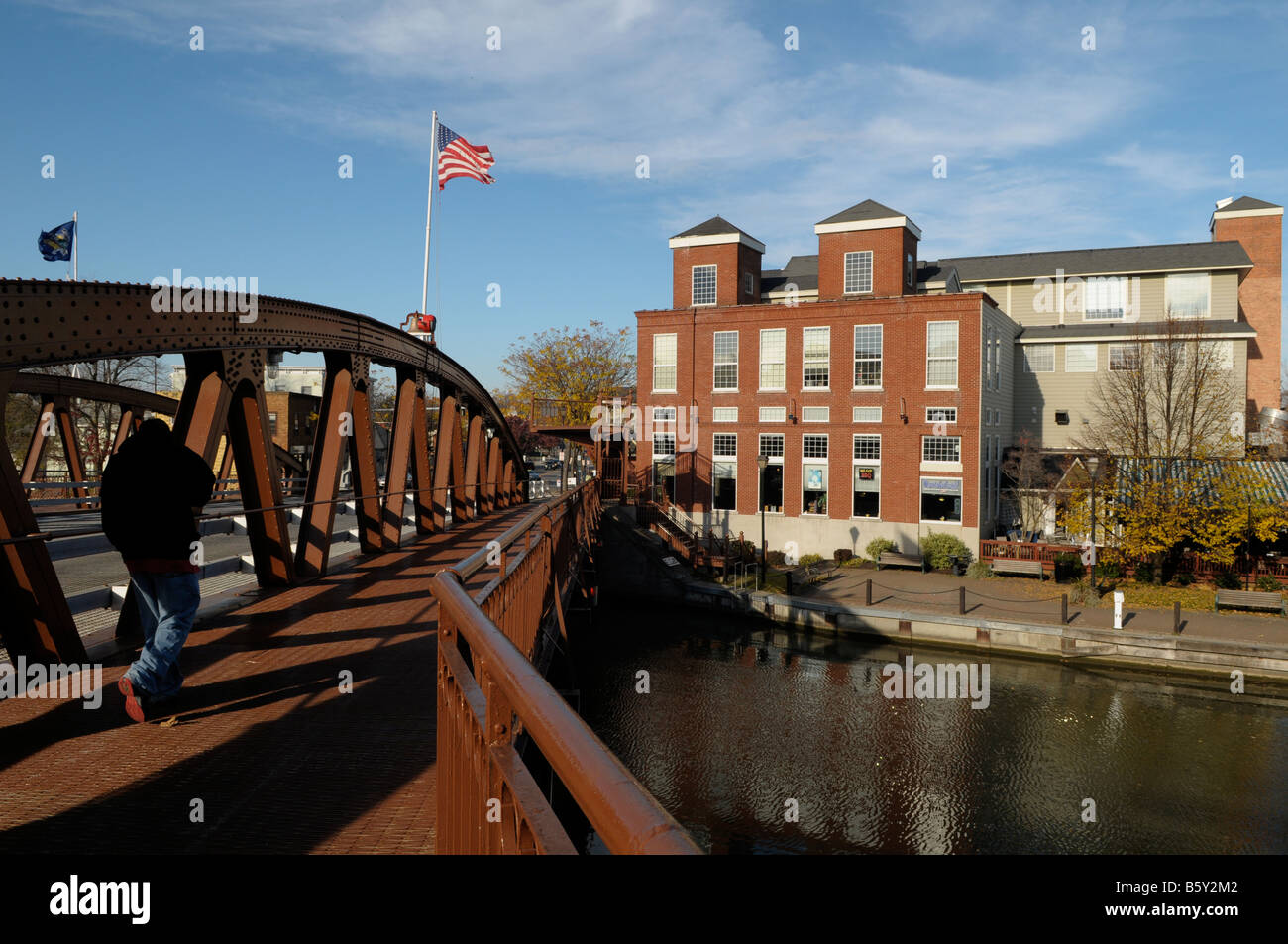 Fairport NY USA, Erie-Kanal Hubbrücke über die Main Street. Stockfoto