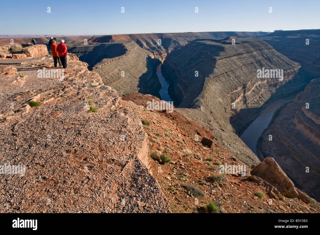 Blick in die Goosenecks im Goosenecks State Park in der Nähe von Mexican Hat Utah Stockfoto